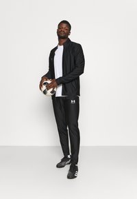 Under Armour CHALLENGER - Träningsset - black