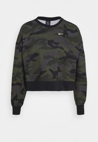 Felpa crop in verde scuro e motivo camouflage nero, realizzata in un tessuto morbido con colletto rotondo e maniche a polsino nere. Logo Nike sul petto.