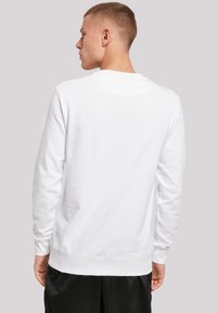 Hvid sweatshirt med lange ærmer, rund halsudskæring og ribbede manchetter. Blødt stof med en ensartet tekstur, set fra ryggen.