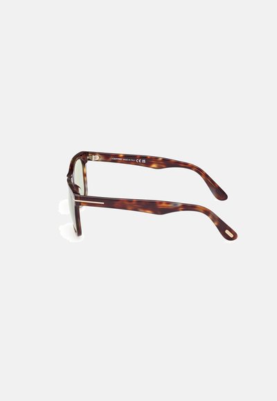 Ochelari de soare tortoiseshell cu rame rectangulare, textură netedă, accente metalice pe brațele ochelarilor și brațe subțiri. Marcaj CE.