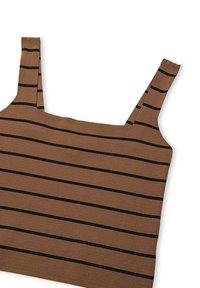 Top de tirantes a rayas marrón con líneas horizontales negras. Presenta tirantes anchos y un diseño ajustado. Fabricado en una tela suave y texturizada.