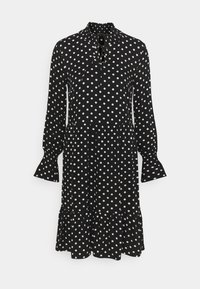 Schwarz-punkted Kleid mit langen Ärmeln, hohem Kragen, Knopfverschluss, ausgestellt Rüschen und geschichteter Rüschensaum. Hergestellt aus leichtem Stoff.