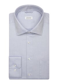 Chemise bleu clair en tissu tissé. Présente un col classique, six boutons sur le devant et une manche à poignet avec détail en bouton.