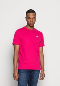 Nike Sportswear CLUB TEE - T-shirt básica - rush pink