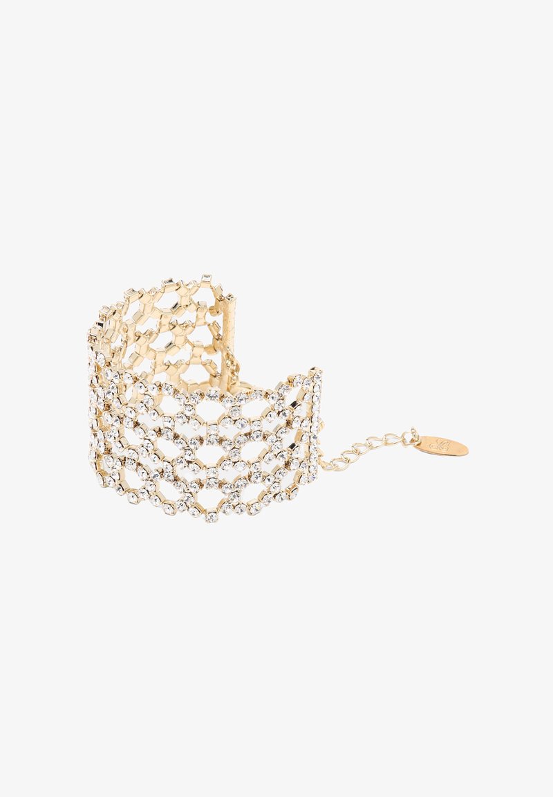 Bracelet ton or avec un design hexagonal ouvert orné de petits cristaux clairs et un fermoir chaîne avec une petite étiquette ovale.