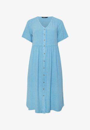 Vestido midi de manga corta azul claro con escote en V, cintura fruncida y cierre frontal de botones.