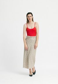 Résumé BRIANNARS  - A-vonalú szoknya - brown melange