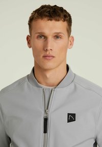 CHASIN' DASH SOFTSHELL - Lauko striukė - grey