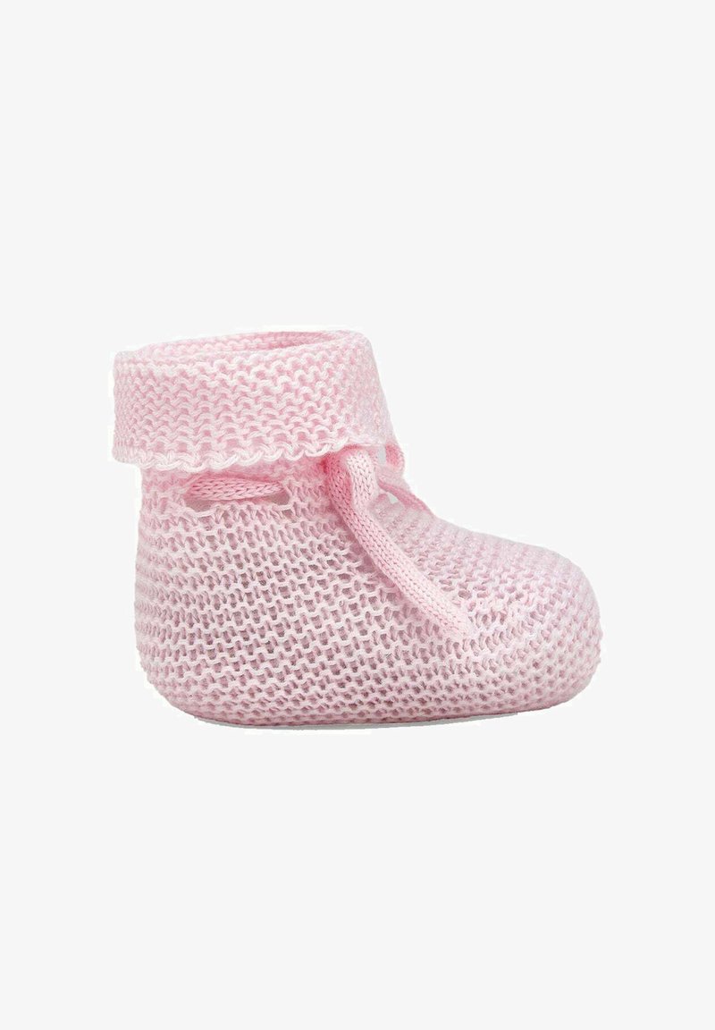 Morbido scarpina per neonato lavorata a maglia di colore rosa con bordo risvolto e laccio decorativo, progettata per calore e comfort.