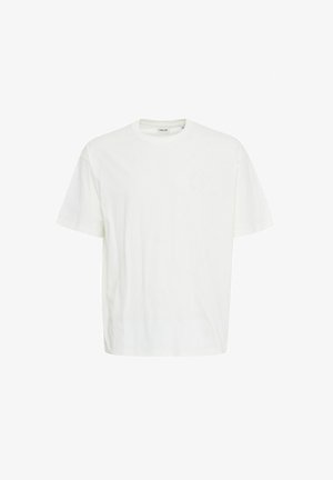 Λευκό βαμβακερό φανελάκι με λαιμόκοψη, κοντά μανίκια και διακριτική ανάγλυφη λεπτομέρεια λογότυπου στο στήθος. Κανονική εφαρμογή και λεία υφή.