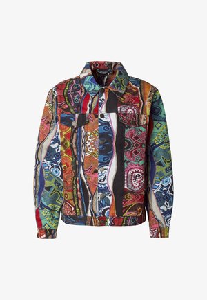 Kleurrijk denimjack met doorgestikte abstracte patronen in rood, blauw, groen en oranje, voorzien van knoopsluitingen en borstzakken.
