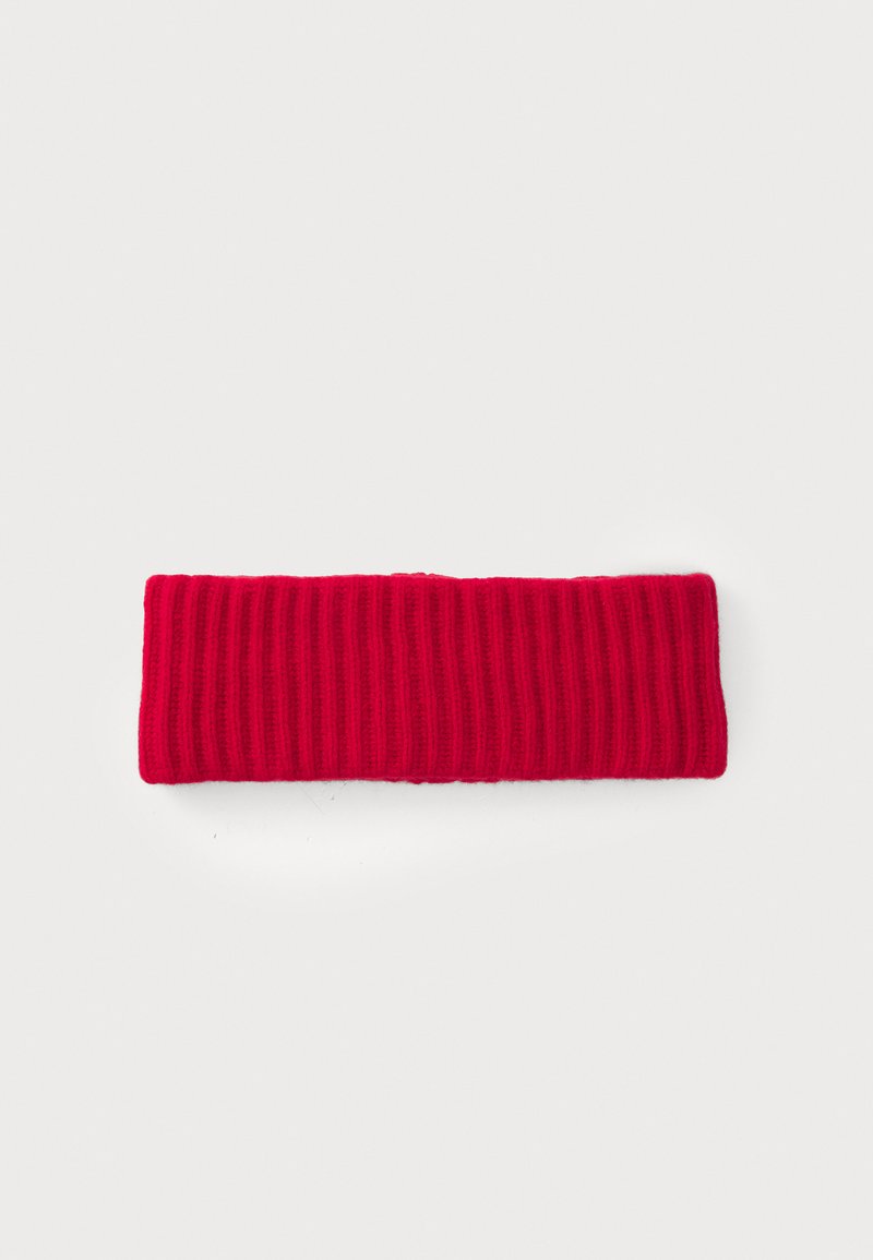 Bandeau en tricot côtelé rouge, forme rectangulaire, tissu texturé, ajustement élastique, présentant un motif uniforme sur l'ensemble.