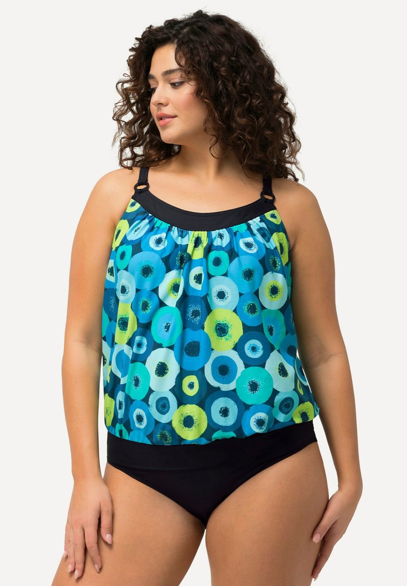 Baddräktstopp med scoopneck i djärva cirkulära mönster i blått och grönt, svart kant, justerbara axelremmar och en matchande svart baddräktstrosor.