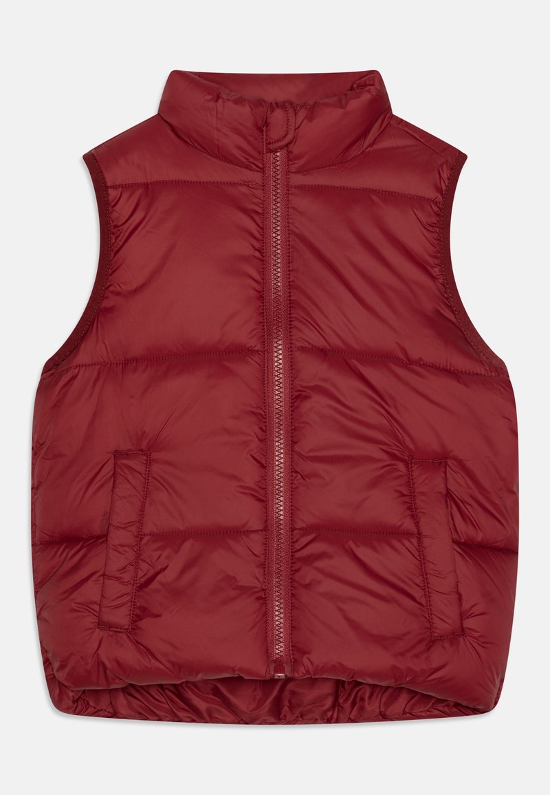 Veste sans manches rouge matelassée avec fermeture éclair à l'avant, deux poches latérales et col montant, conçue pour la chaleur et le superposition.