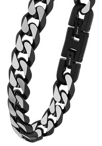 Collar de cadena con eslabones alternos en negro y plata, con un acabado suave y un cierre negro seguro marcado como "Steel 4".