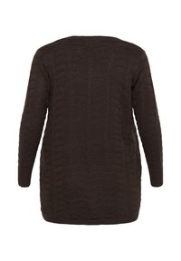 Dunkelbrauner gestrickter Pullover mit einem strukturierten Zickzackmuster, langen Ärmeln und einem runden Ausschnitt. Hat eine lockere Passform und gerippte Bündchen.