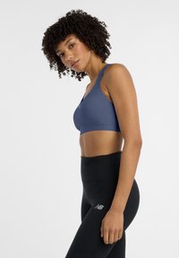 New Balance Reggiseno sportivo con sostegno medio - blue purple blue