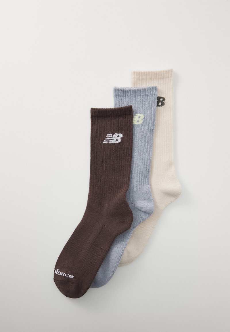Ribidega puuvillased sokid pruunides, sinistes ja beežides toonides, millel on New Balance'i logo ja kontrastselt õmmeldud detailid igas värvitoonis.