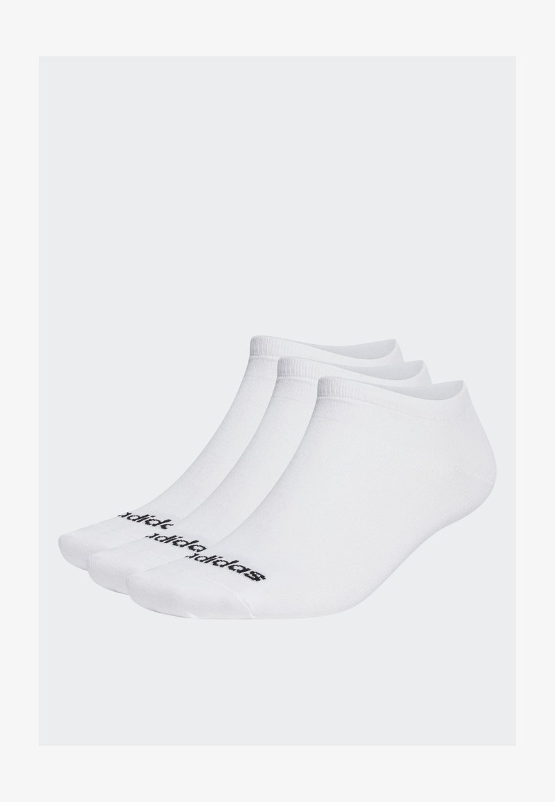 Tres pares de calcetines tobilleros blancos de mezcla de algodón, con puños acanalados y texto de logo en negro en el lateral. Diseño ligero y transpirable.