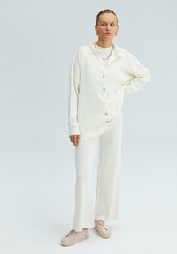 Touché Privé KNIT CARDIGAN AND TROUSERS SET - Kardigán - ecru