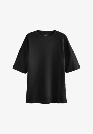 T-shirt nera oversize realizzata in cotone morbido, con maniche corte, collo rotondo e vestibilità rilassata. Etichetta del marchio visibile sul collo.