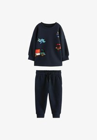 Nevybráno, navy transport