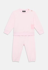 Επιλέχθηκε, pastel pink