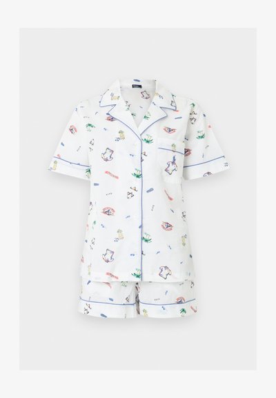 Λευκό πιτζάμα σετ με κοντά μανίκια και κουμπιά, με μπλε περιγραμμό, διακοσμημένο με πολύχρωμα μικρά σχέδια γυαλιών ηλίου, ανανάδων, φοίνικων και ρούχων παραλίας.