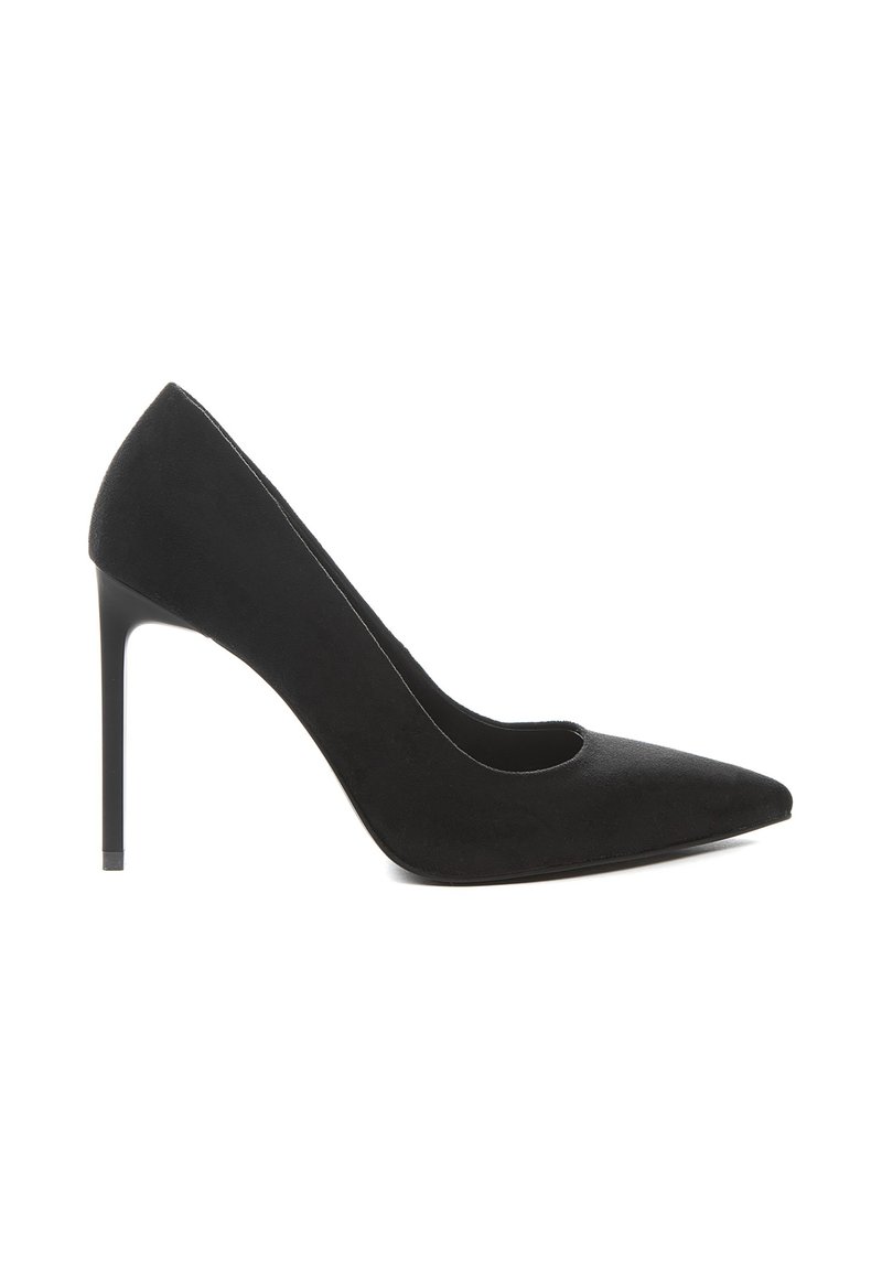 Décolleté neri in suede con punta affusolata e tacco a stiletto affilato. Presenta un design a taglio basso lungo i lati per un'eleganza aggiuntiva.