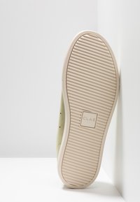 Clae Baskets basses - olive