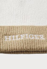 Tommy Hilfiger MONOTYPE BEANIE UNISEX - Pipo - ancient white