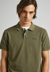 Pepe Jeans NEW OLIVER - Polo marškinėliai - military green