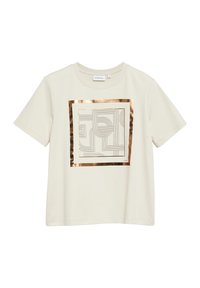 Kremowy t-shirt z krótkim rękawem, z metalicznym różowo-złotym kwadratem i abstrakcyjnym wzorem linii na przodzie, okrągłym dekoltem i metką marki wewnątrz kołnierza.