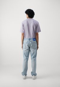 HUGO JONAH - Tiesaus kirpimo džinsai - light/pastel blue