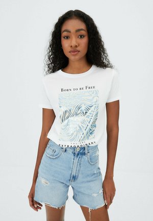 MIT FOLIEN - T-shirt z nadrukiem - white