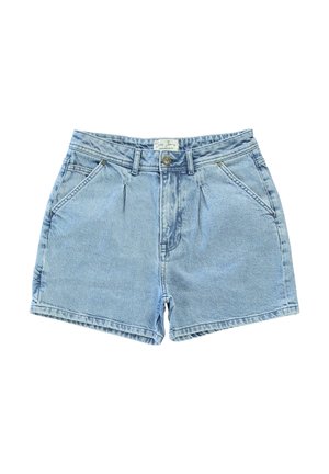 Lichtblauwe denimshorts met een hoge taille, geplooide voorkant en twee zijzakken. Afgewerkt met een knoopsluiting en lichte franje aan de zomen.