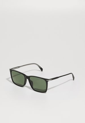 Ochelari de soare rectangulari negri cu lentile verzi. Au accente subțiri din argint pe brațe. Finisaj lucios cu un design modern.