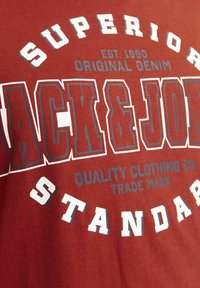 Jack & Jones JJELOGO - T-Shirt print - red ochre