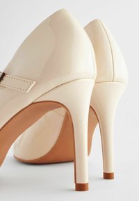 Next FOREVER COMFORT ROUND TOE MARY JANE REGULAR FIT - Klassikalised kontsakingad - bone