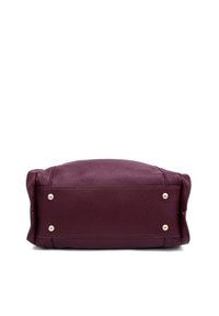 Borsa in pelle color marrone bordeaux con una finitura texture, dotata di piedini in metallo dorato alla base per supporto e struttura, e con una forma arrotondata.