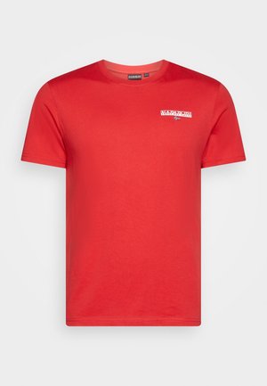 Rød bomuld T-shirt med rund halsudskæring, korte ærmer og et lille printet logo på brystet. Glat tekstur, afslappet pasform.