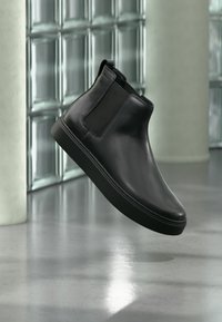 Δεν επιλέχθηκε, triple black
