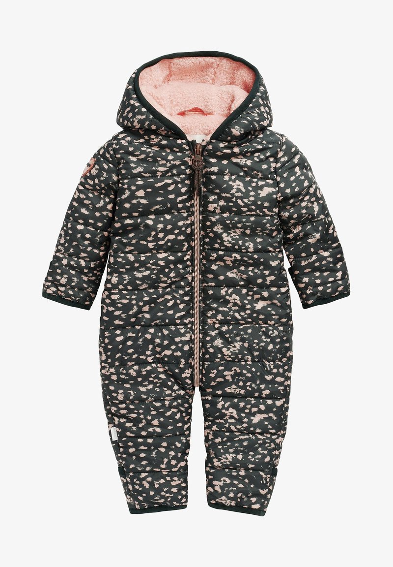 Combinaison une pièce à capuche, en vert foncé, bien rembourrée, avec une doublure rose fluffy et un motif floral léger en rose clair. Elle possède une fermeture éclaire centrale et des poignets élastiques.