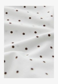 Wybrany, ecru brown spot