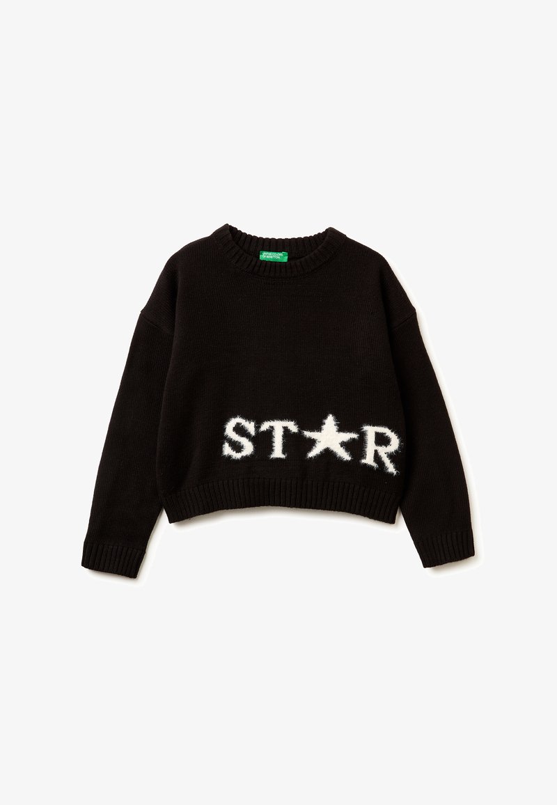 Zwarte cropped trui met geribbelde halslijn en zoom. Witte, pluizige letters spellen "STAR" met een sterpictogram in het midden.