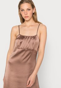 Vero Moda MILENA - Vestido de cocktail / Vestido de festa - brownie