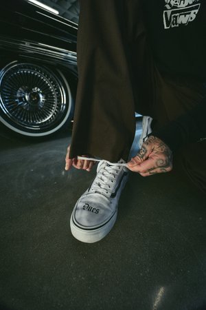 Vans, TRAVIS BARKER OLD SKOOL UNISEX - Skateschuh - white