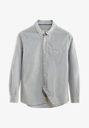 Camicia a righe con bottoni frontali e maniche lunghe, dotata di taschino sul petto e orlo curvo. Il tessuto appare leggero e traspirante.