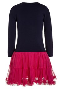 Langärmliges Kleid mit einem marineblauen Oberteil und einem rosa Tüllrock mit geschichteten Rüschen am Saum. Weicher Stoff, tailliertes Oberteil.