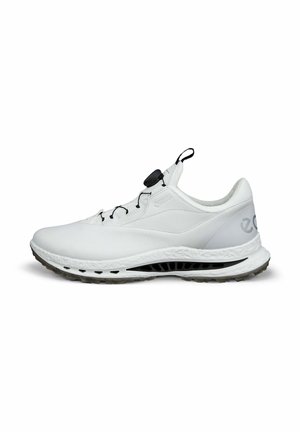 Witte sportschoen met een glad leren bovenwerk, mesh accenten, een zwart vetersysteem en een gedempte zool met een gevormd profiel.